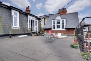 Private Roof Terrance- click for photo gallery
